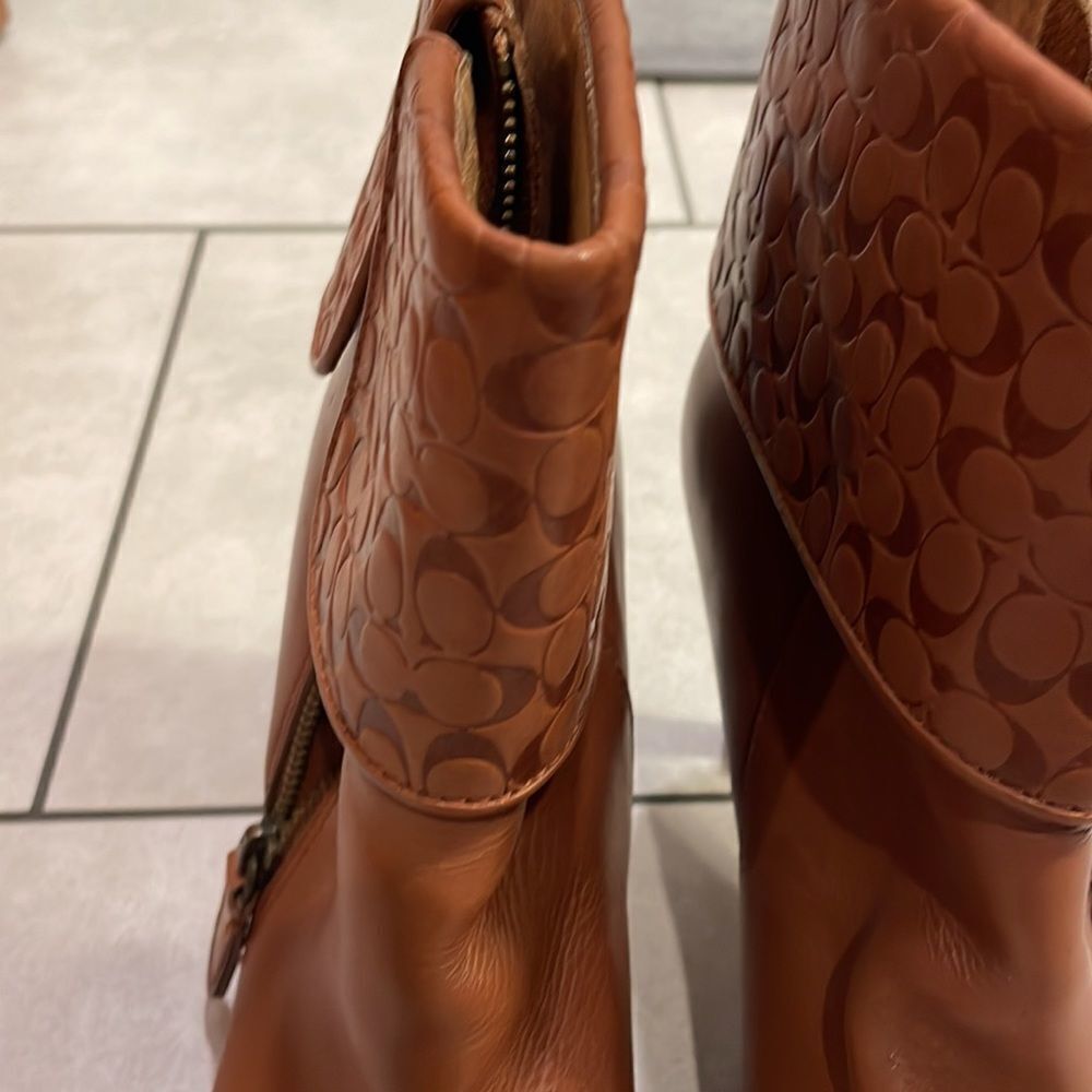 Coach woman’s high heeled booties - Picture 3 of 16